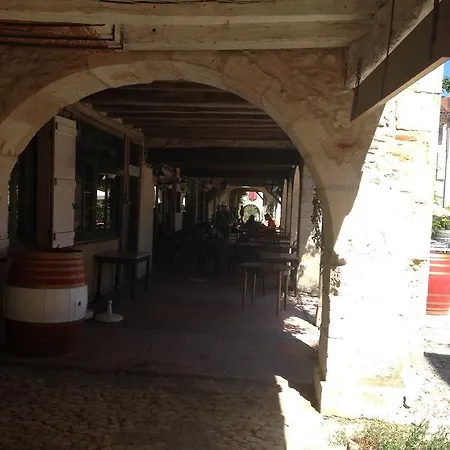 Landaise Hotel *